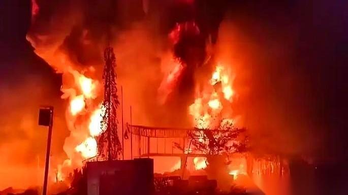 英国的“风暴阴影”导弹，这次直接捅了俄罗斯的心窝子。一枚重达1.3吨的铁疙瘩，