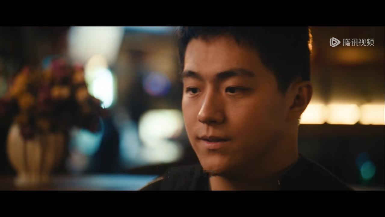 交锋李凤歌的儿子挺聪明的，但就是没有人管教，所以就上网、逃课。我怎么感觉从李凤歌
