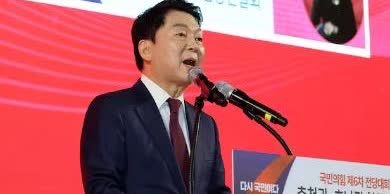 安哲秀痛批李在明提名“曹国女儿辩护人”出任部长级职位，质疑欠下“隐形债”