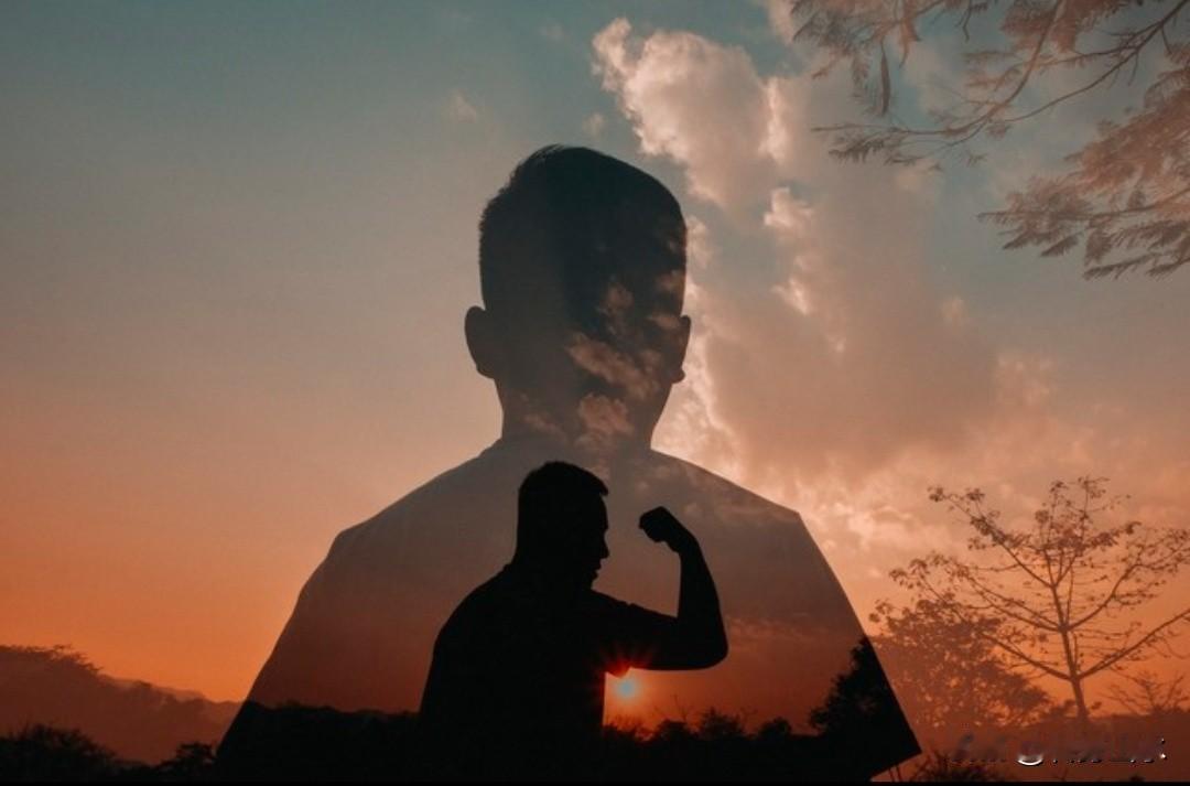 人们常说“内心强大”，但真正强大的人，往往看起来最平常。他们身上没有那种紧绷