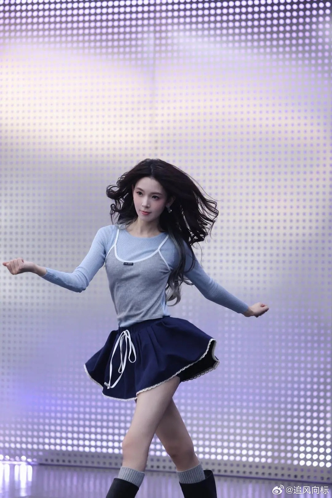 陈瑶就是团队拉垮，造型服装估计没优势，希望别给她拖后腿…她现在的公司就是草台班子