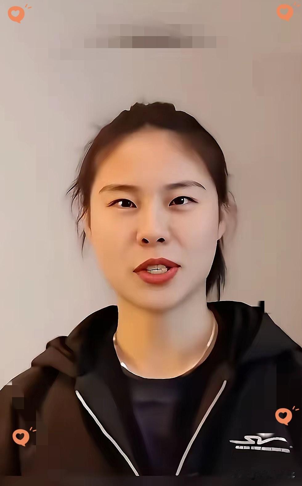 【中国女篮名将王思雨接受媒体采访时吐露心声，直言到:叔叔阿姨你们好，我去澳大利亚