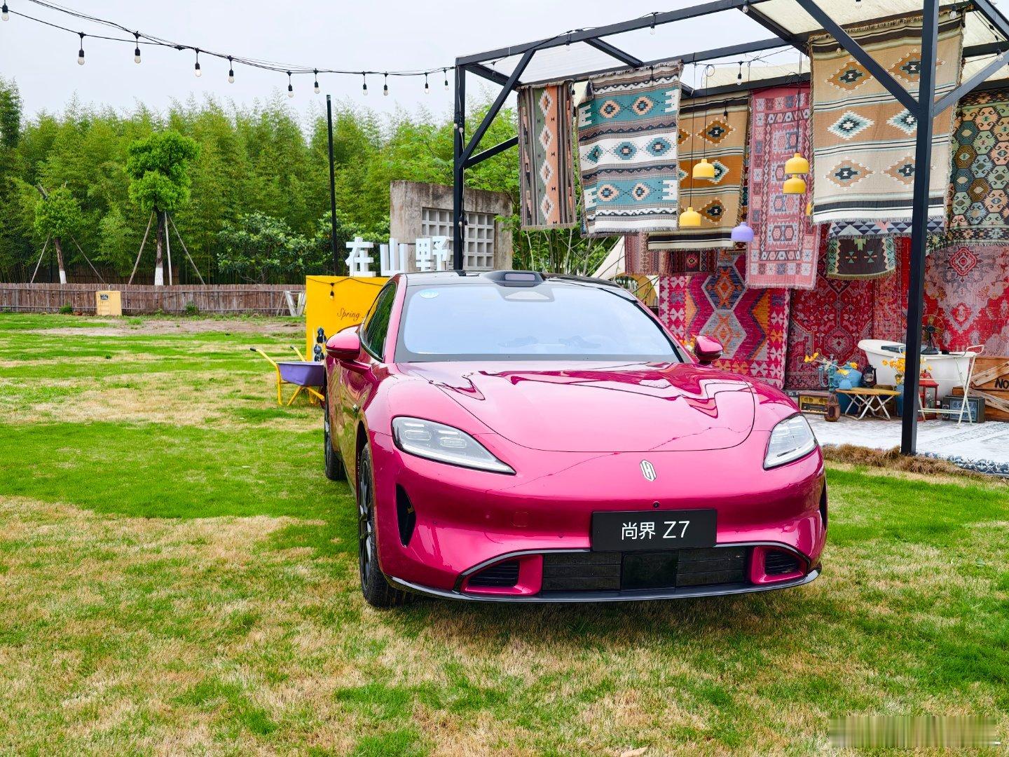 没别的事，就是飞机起飞前再馋馋你们...有没觉得尚界Z7还是得亮色更好看啊？？