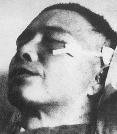 1946年2月3日凌晨三点，清凉山火葬场的工作人员被叫醒，然后被通知马上烧掉一具