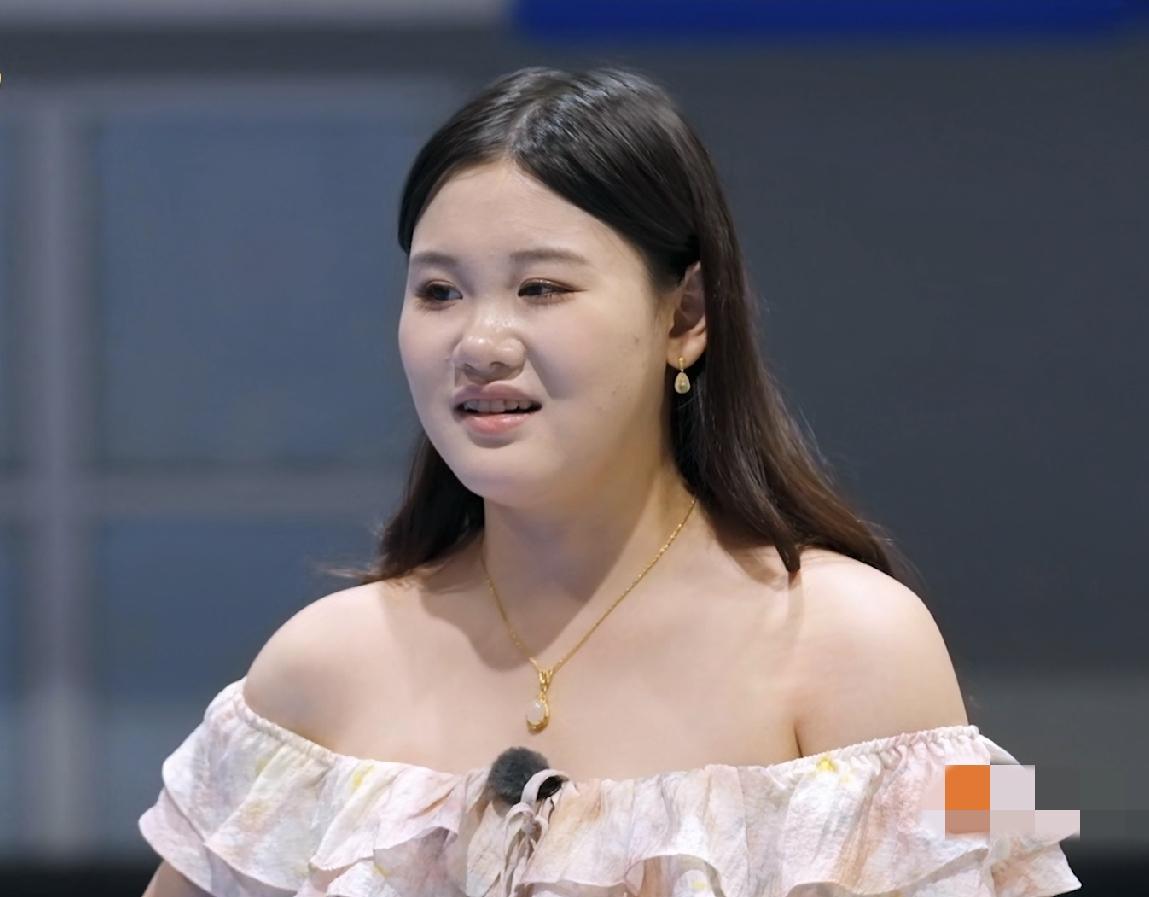 张家齐，引发热议！9月20日，张家齐在综艺《我家那闺女》中，因为她看到妈妈在