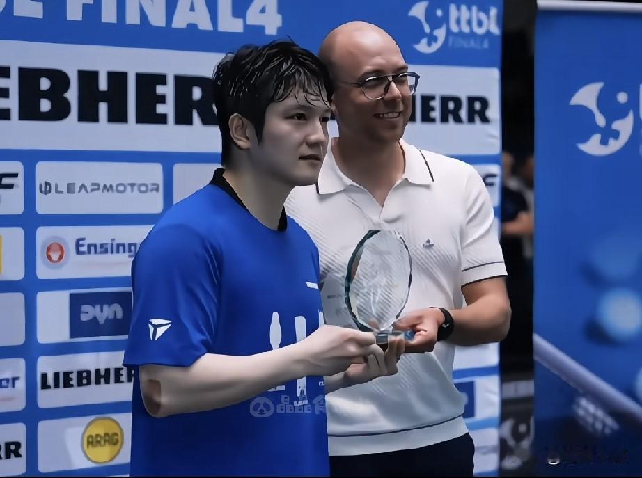 为什么周雨说:樊振东是个福将？不仅仅是东哥给萨尔布吕肯带来三冠王！德国杯打