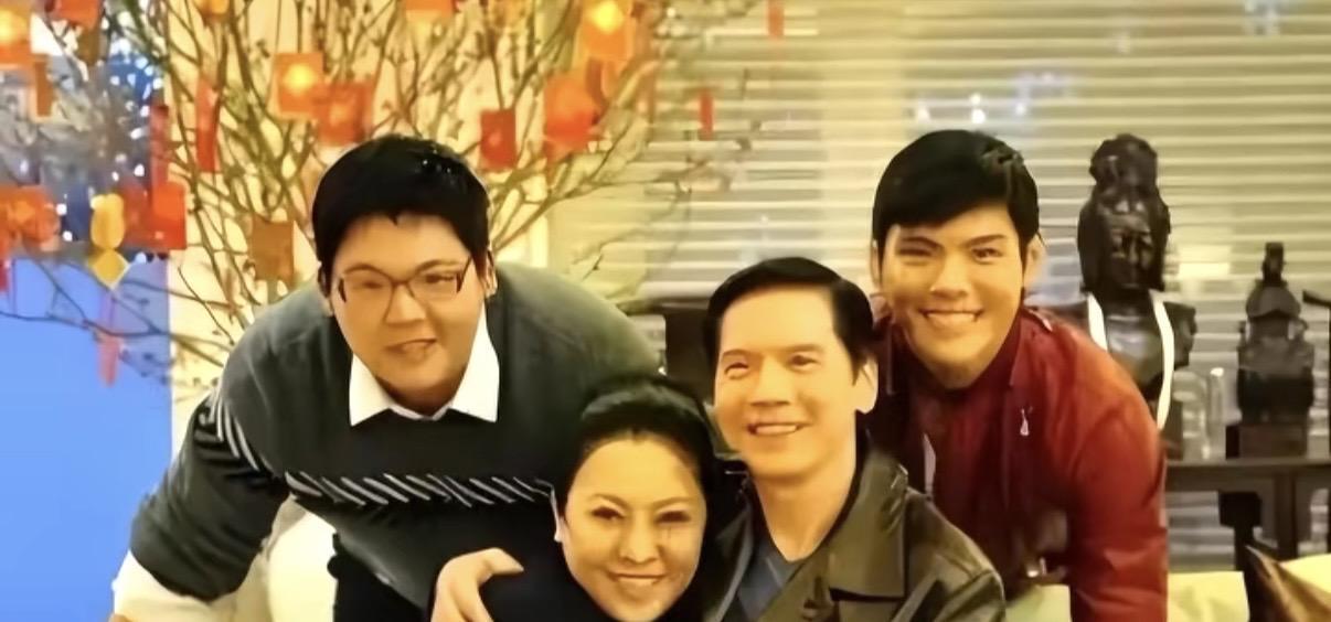 向太终于与小儿子和解了！向佑晒全家福深情表白父亲，向佐的话真起作用了！