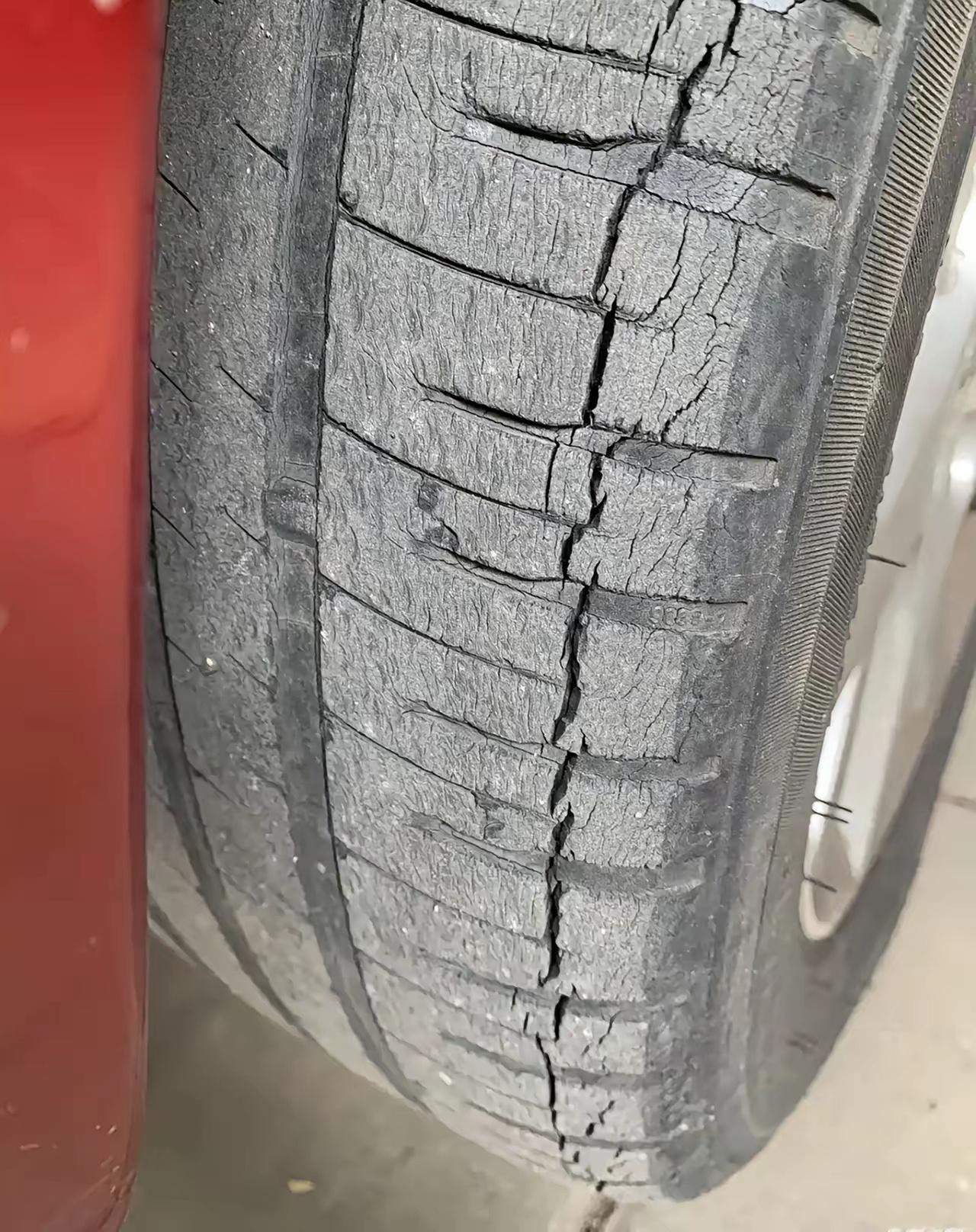 明天就要跑高速了！1900公里的长途高速，轮胎都跑了7万公里了，到底换不换？四个