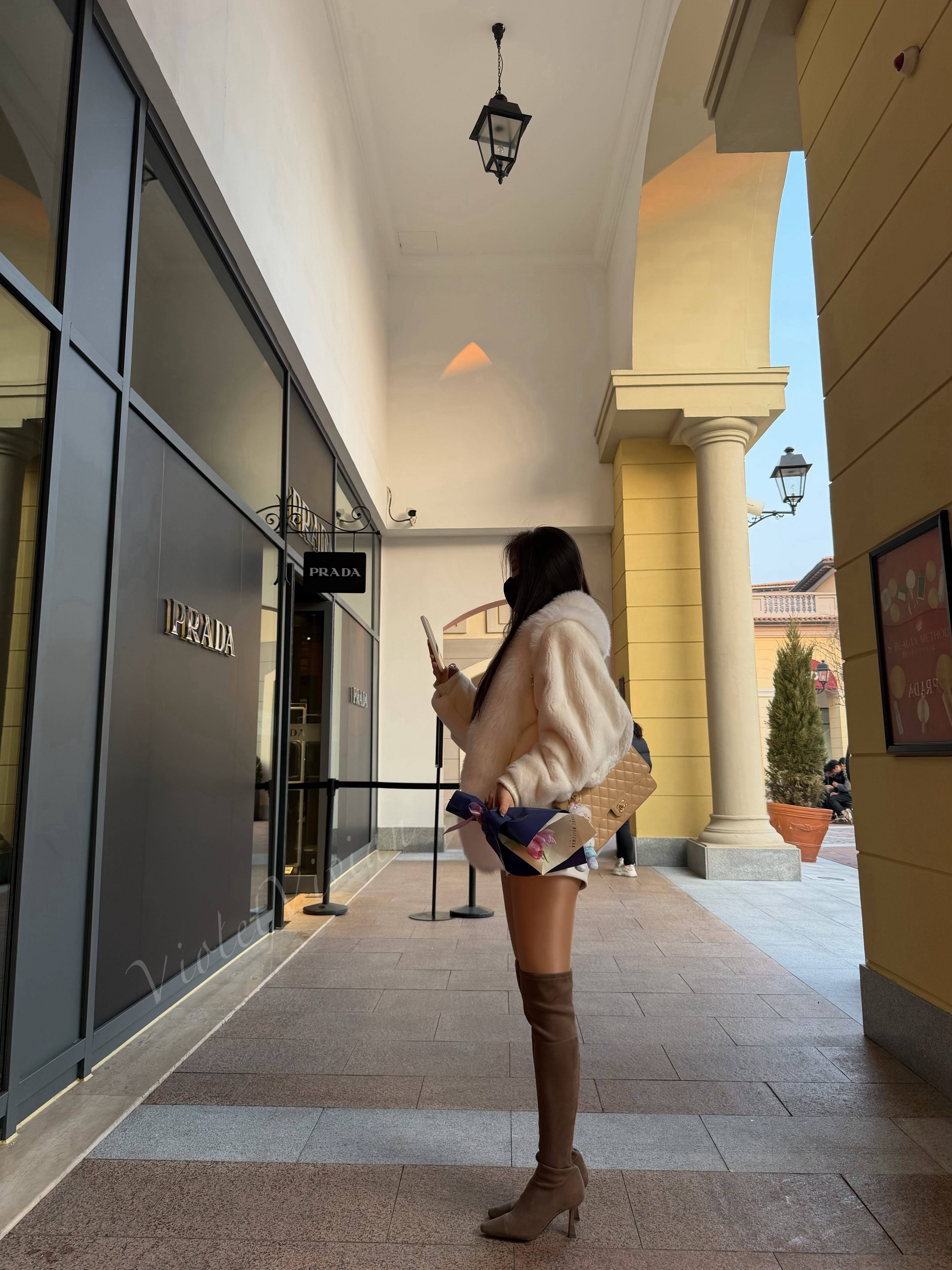 Wolfordneon40浅肤，最近厚衣服穿不住了一个风衣毛衣毫无作用的