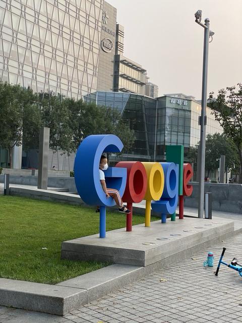 最割裂的巨头财报！谷歌赚翻却大跌，AI烧钱时代彻底来临谷歌母公司Alphab