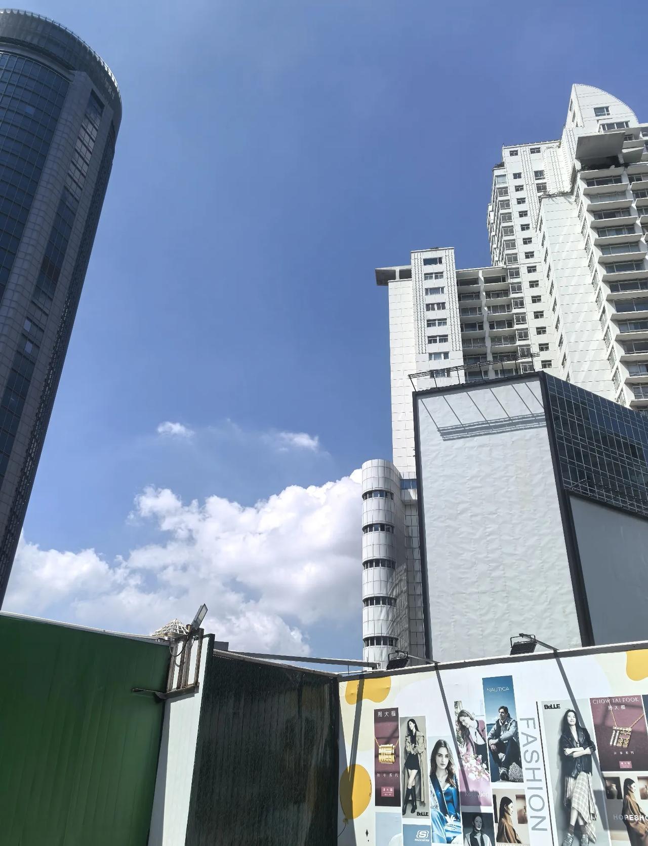 今天看到一个很搞笑的话题，中国大西北和大西南这些地区太困难了，凭什么上海公务员的