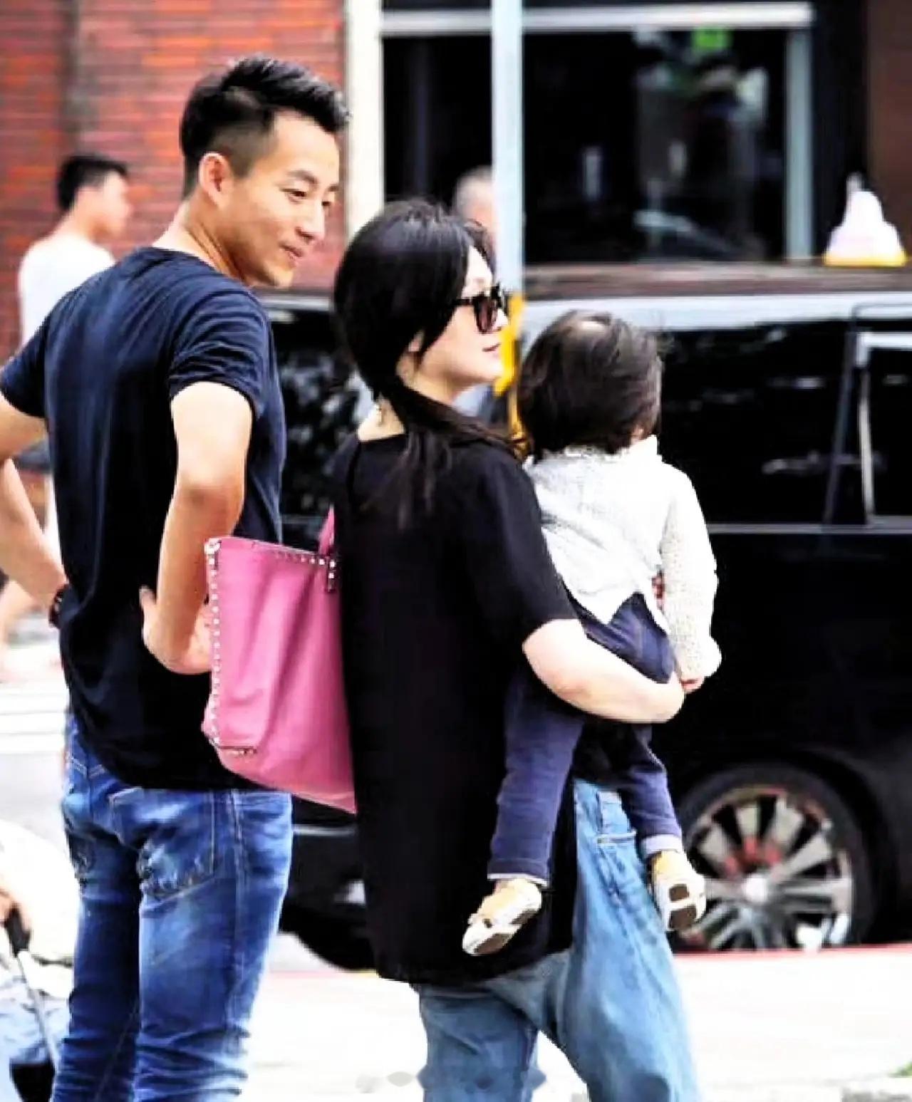 汪小菲关注了女儿的账号，但玥儿还没有回关他！估计他都不知道女儿开账号了，这两天上