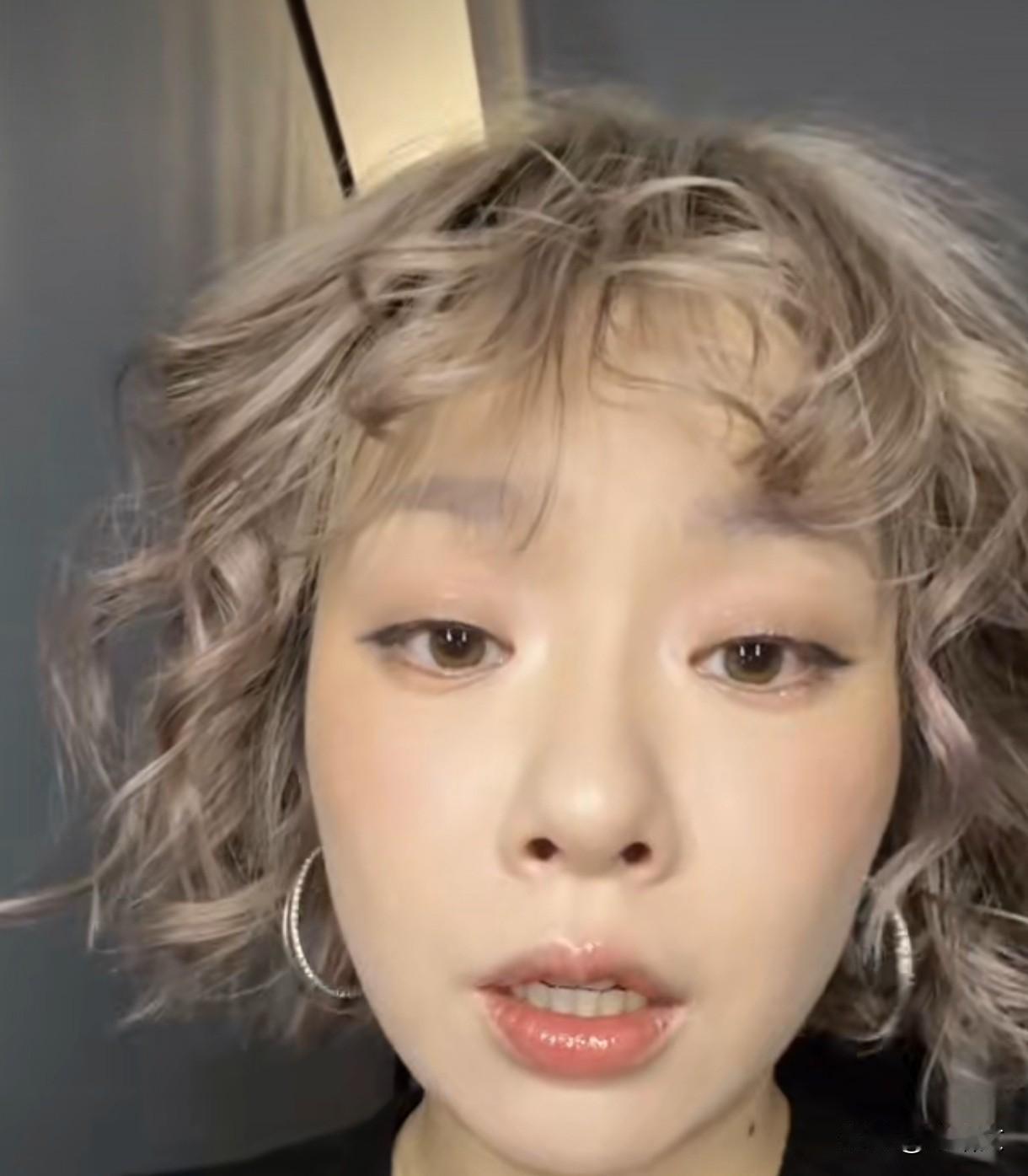 王菊瘦身封神！135斤减到90斤，撞脸泰妍美到认不出咱说内娱瘦身界的天花板