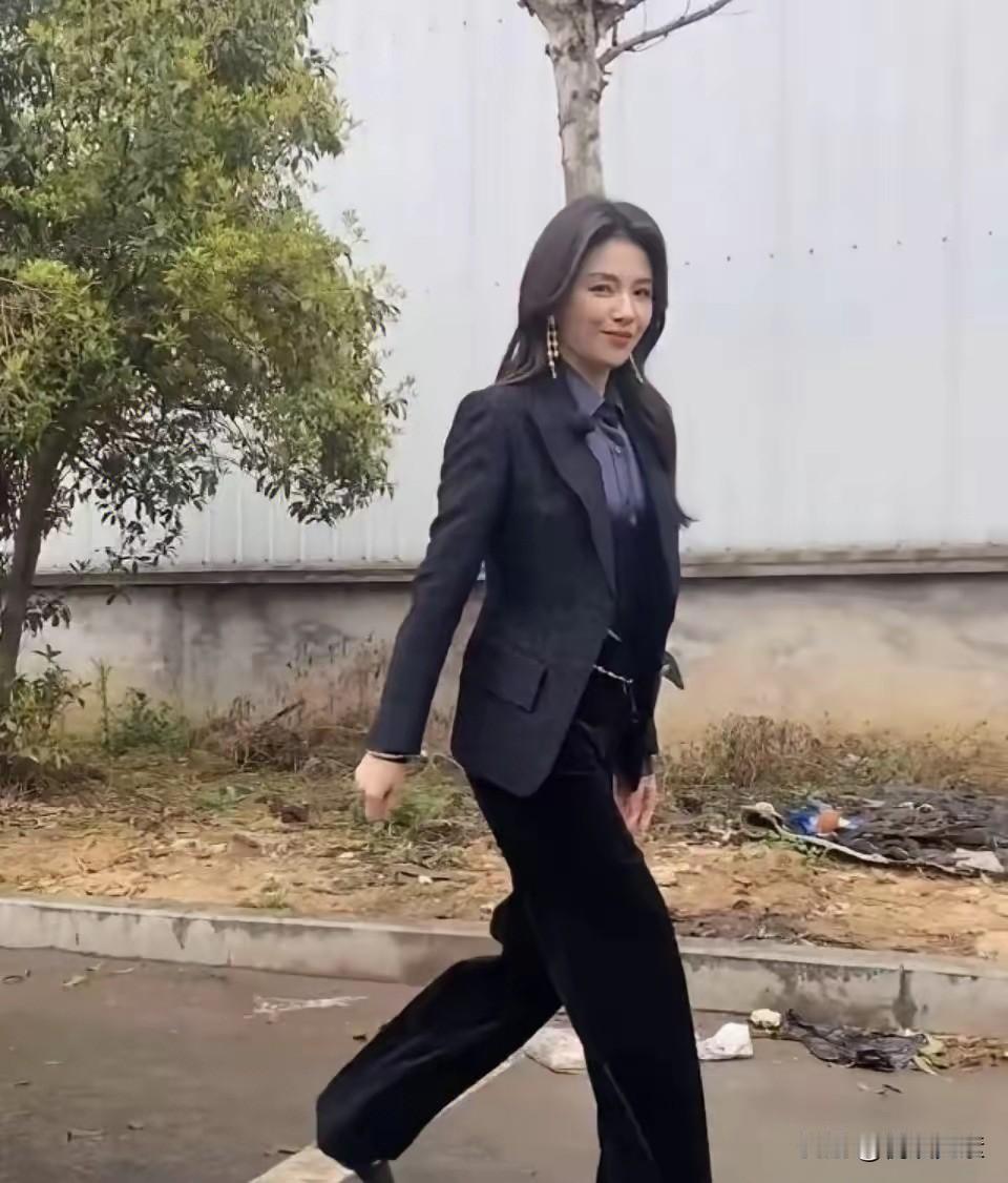 刘涛真是大美女。太羡慕她了，无论是大鱼大肉却怎么也吃不胖。47岁依然能保持少女