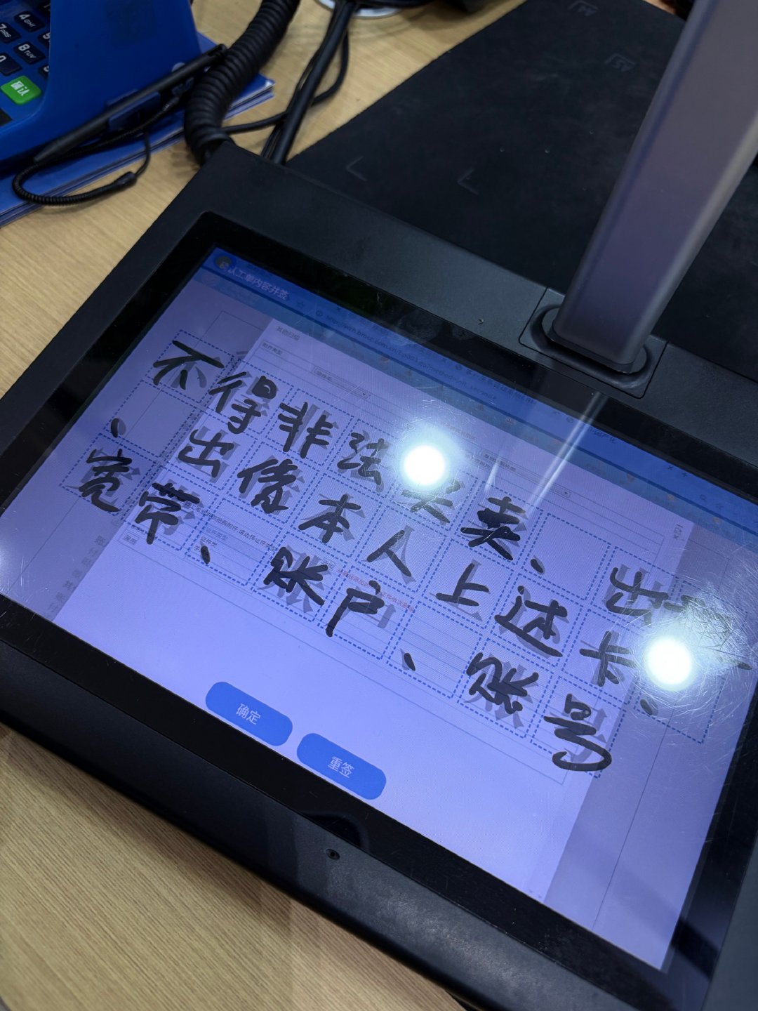 好的，朋友们，来分享一下今天去中国移动营业厅开通eSIM的全过程。首先必须说