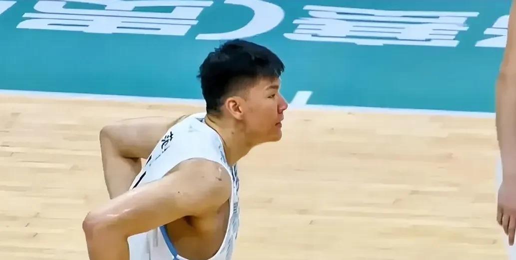 周琦的带刀护卫范子铭，在全运会的赛场上战河南男篮，这哥们儿简直就像打了鸡血一般，