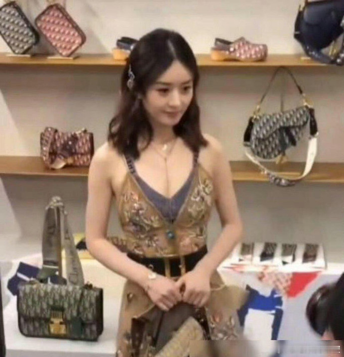 第一次发现赵丽颖这么性感​​​