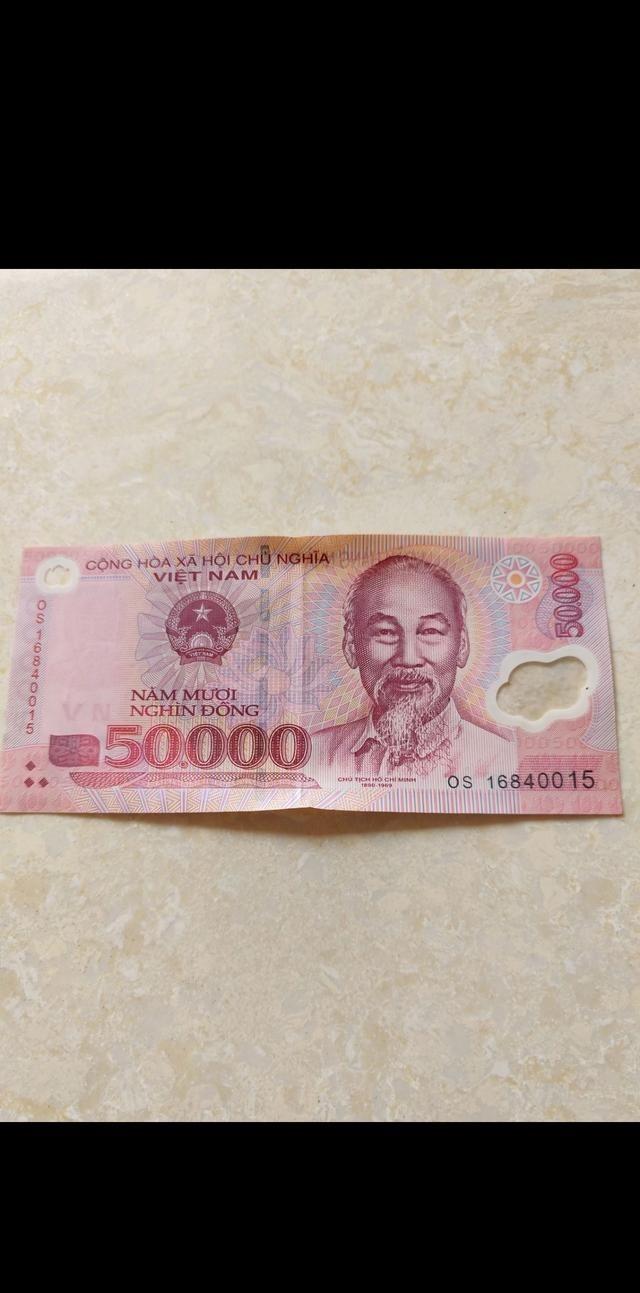 注意了！那张50000元的老纸币别扔！要是新中国第一套人民币，银行只换5块，但收