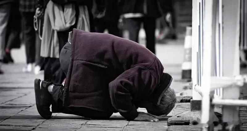 如果是一年两年，还可以理解。十几年如一日的死磕一个“讨要养老金”的目标，真是难以