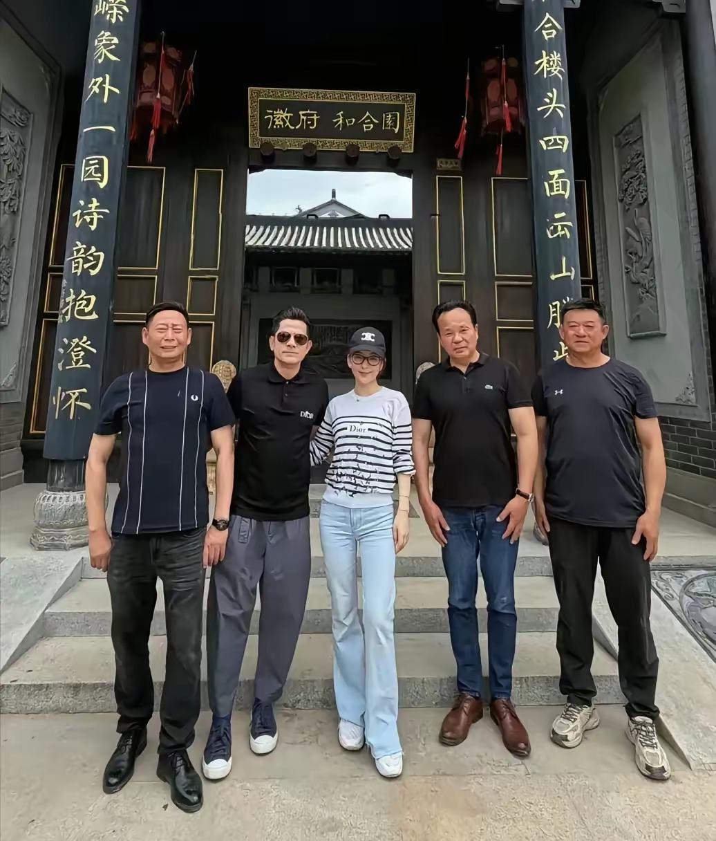 方媛的舅舅，还是有点钱的。