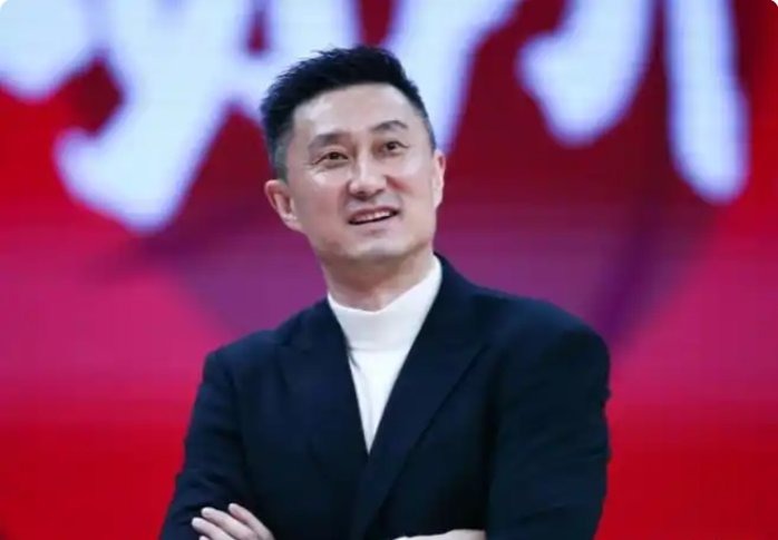 周鹏根本不吃这一套！昨晚广东宏远举办2026—2027赛季出征仪式，杜锋以总教练身份到场，徐杰、张文