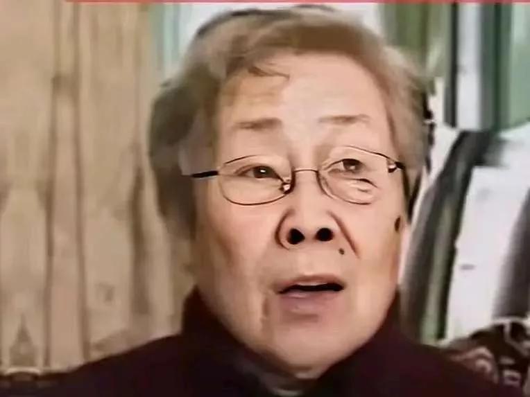 宗馥莉的奶奶王树珍今年103岁了老太太这辈子见过太多事。从清朝格格的后代，到小