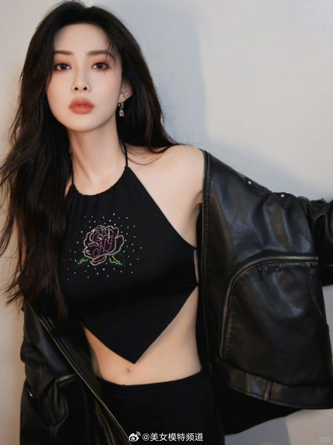 孟子义姐姐的肚兜装穿搭