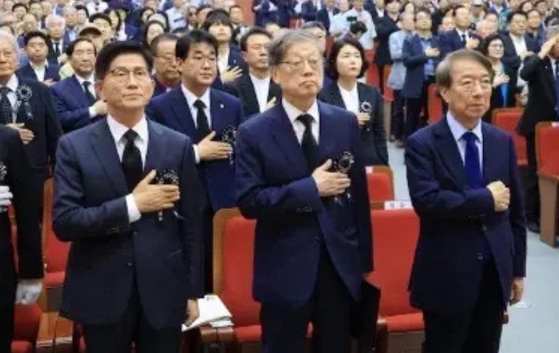 金文洙猛烈批评李在明对外政策软弱7月19日，在首尔铜雀区国立显忠院举行的已故