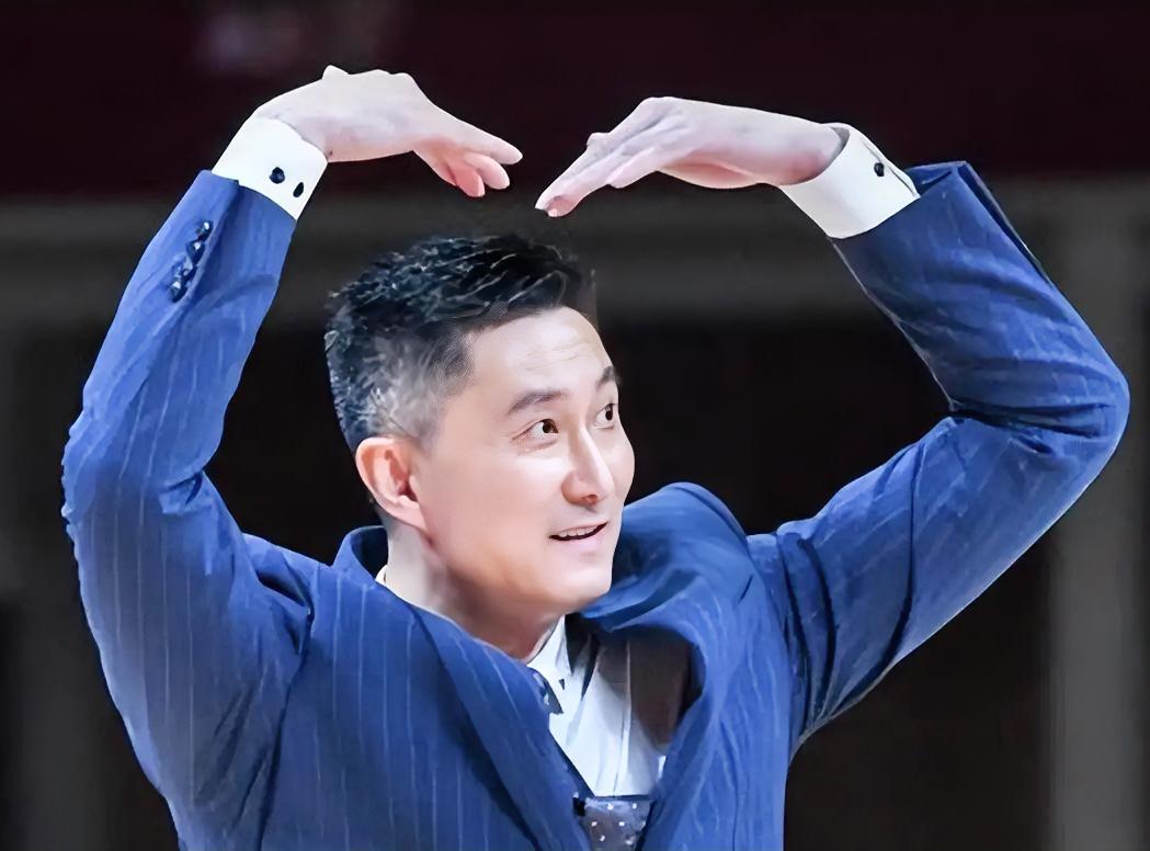 朱芳雨：杜指导，恭喜啊！十二年了吧？？？带领广东全运男篮再次夺得金牌。杜锋：开