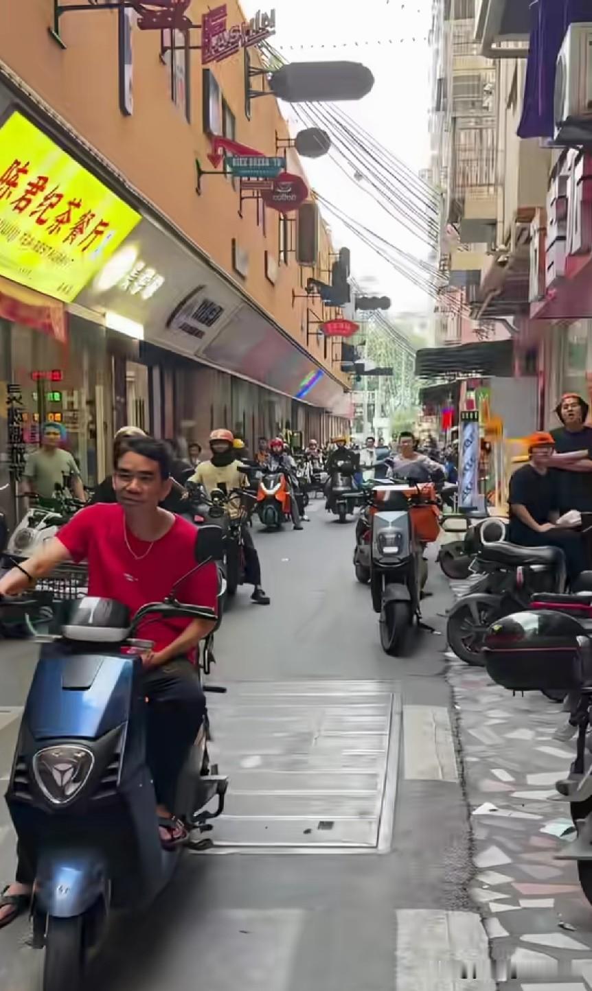广州白云区嘉禾的城中村内，这个位置简直就是网约车的恶梦呀，已经不止一次的有网约车