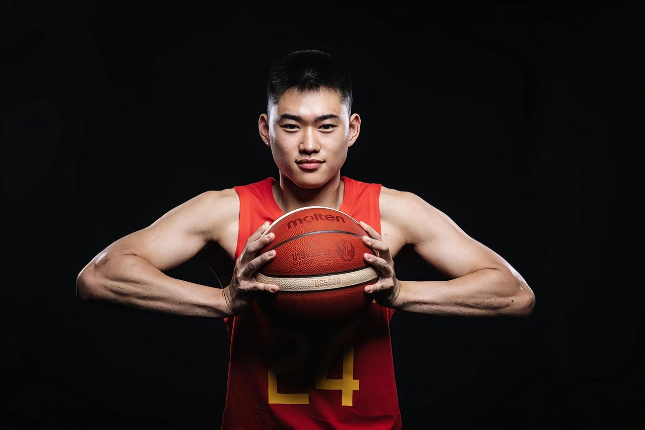 都说赵维伦是中国男篮未来的第一后卫。至少现在我很难认同这个观点。他的名字一直灌在