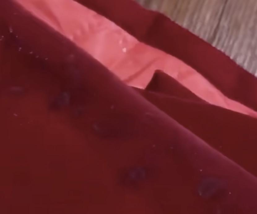 将剪掉的吊牌给焊接上，再将穿脏的敬酒服给退回，山东的这个新娘操作绝了！安徽的一