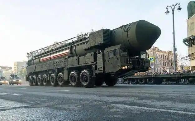 假如美国先对中国发射200枚核弹，中国有反击的能力吗？不夸张的说，没等他们打完2