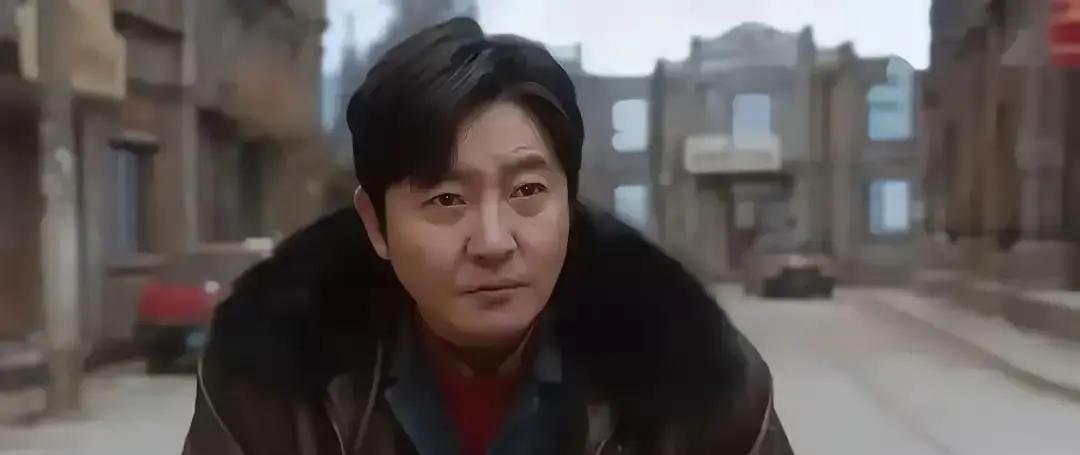 郭京飞对着镜头叹气：“我在丈母娘心里，是门口捡的。”陆毅才是那个“亲儿子