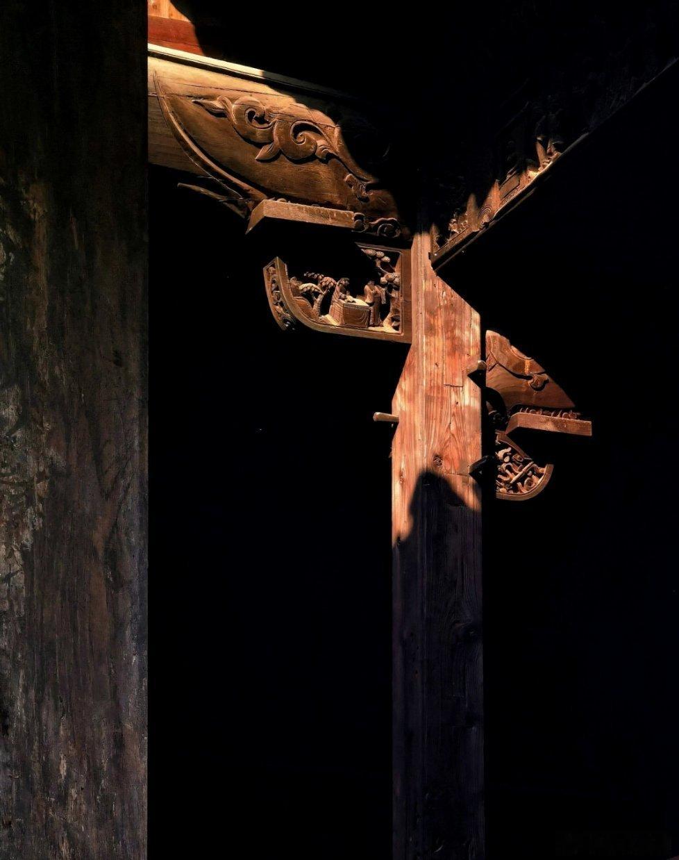 同样是篡位，曹家的名声比司马家要好很多。首先，曹家篡位是走了程序的，三让三辞，最