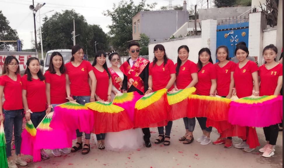 山西一对夫妻，生了11胎全是女儿，丈夫眼看妻子生不出儿子，无奈决定放弃。谁料，1