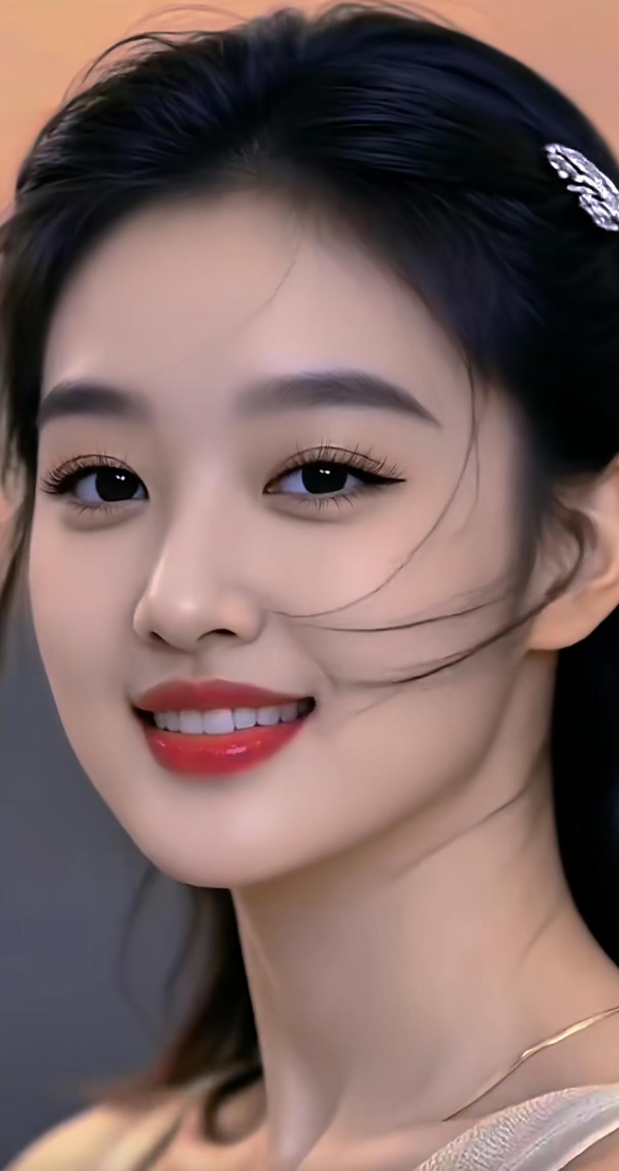 甜美笑容，温柔发丝，自然妆容，清新自然分享手机随手拍甜美元气妆容自然清新系美