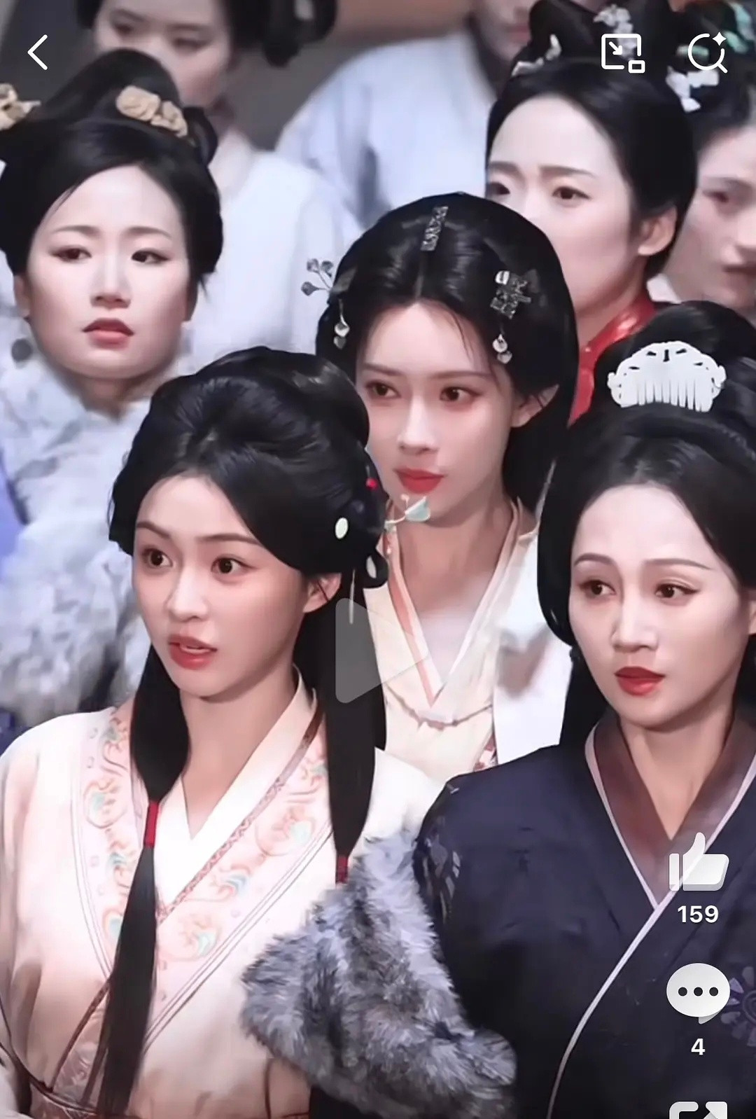  七七这是要爆火的节奏啊，看得出来公司在力捧她。