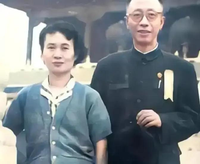 1964年，毛主席突然问道溥仪的工资，当他听到只有180元，顿时脸色大变直言：薪水太少，人家是皇帝嘛