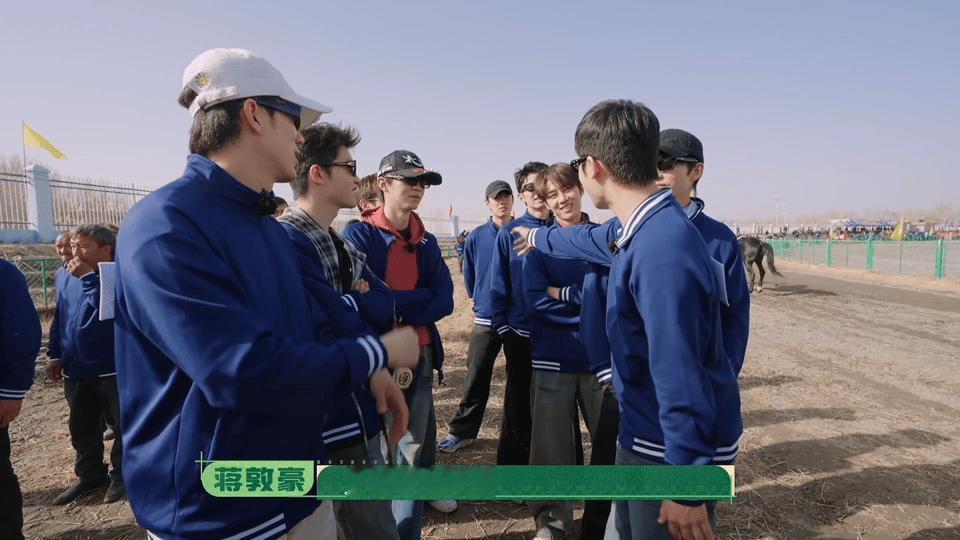 十个勤天集体丢脸少数民族运动会喊出魔性口号，后排队友集体静音，蒋敦豪安慰太好笑