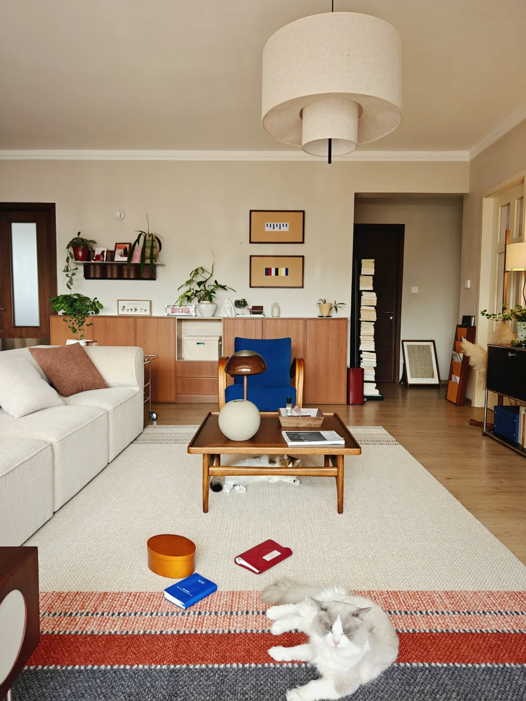 软装灵魂｜一块地毯，撑起整个家的中古感