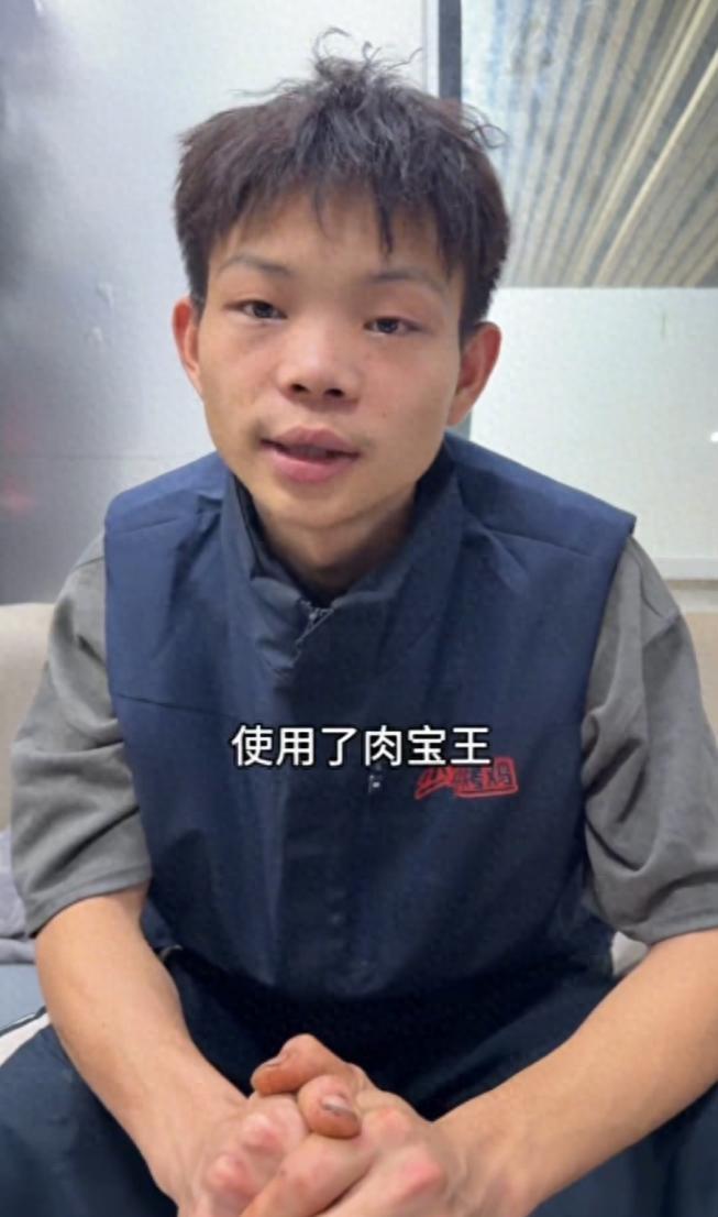 深圳16岁的烧鸡少年陈同学，这几日又登上了热搜，他此前凭借卖烧鸡在整个网络上走红