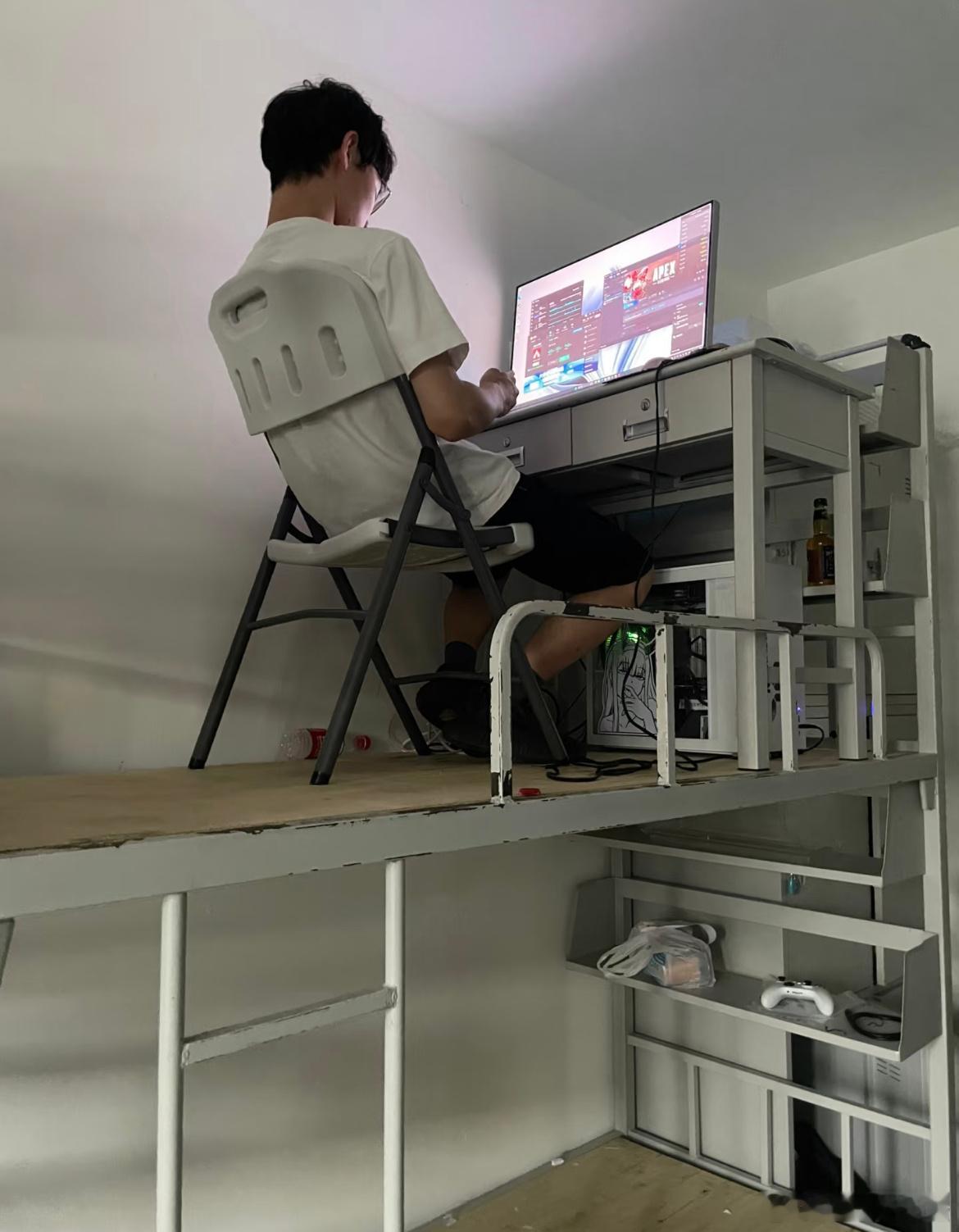 没有上床下桌但有上桌下床​​​