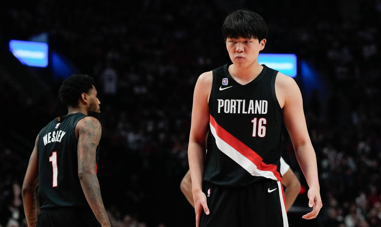 北京时间11月2日凌晨，NBA波特兰开拓者队官方宣布，已将杨瀚森下放至其发展联盟