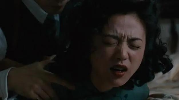 “在身体碰撞的时候，确实是假戏真做。”《色戒》上映后，在采访里，梁朝伟这样回答，