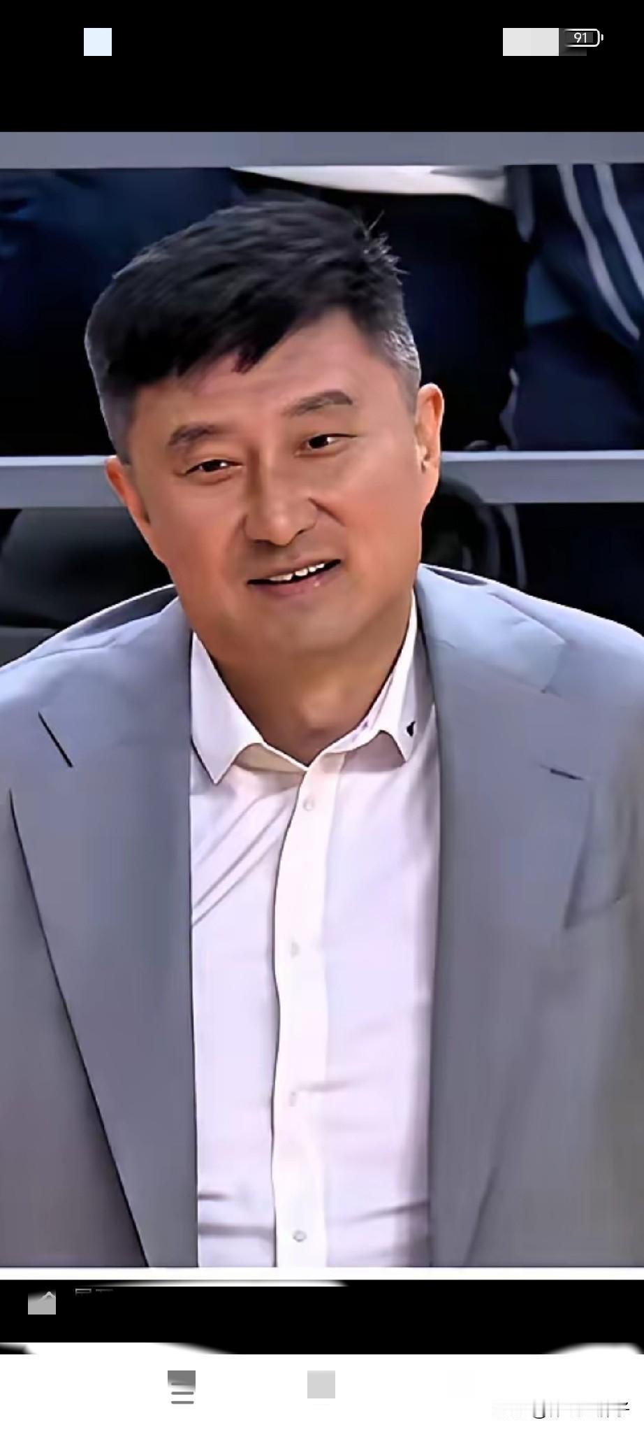 广东篮球界自己给自己套了个紧箍咒，把杜峰抬到广东篮协书记，主席的位置，广东男篮想