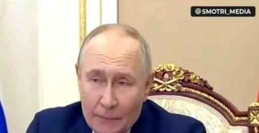 普京突然聊起一桩百年前的买卖，他说，“我记得1917年丹麦就把维尔京群岛卖给了美