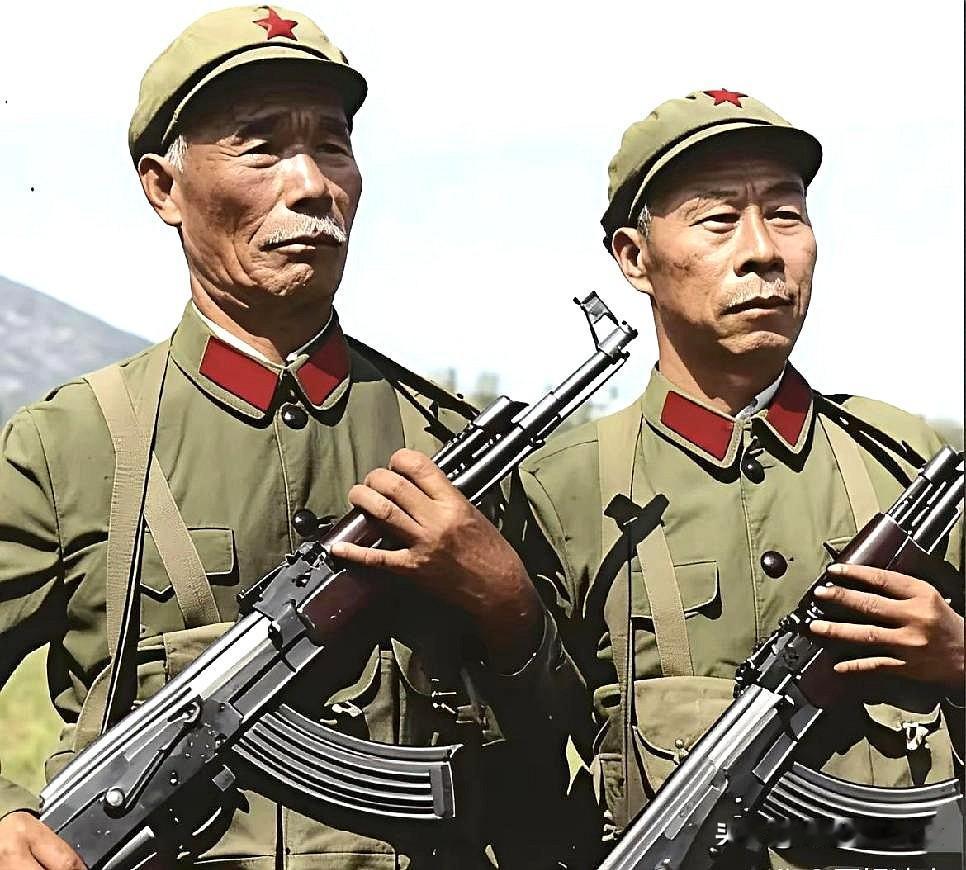 历史时光1977年寒冬，73岁的孙毅将军精神矍铄地站在哨位上，标志性的八字胡在