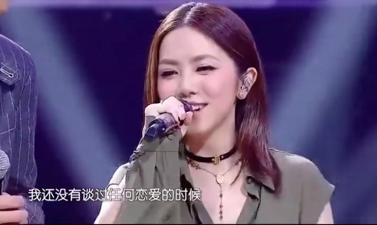 邓紫棋:“我还没有谈过任何恋爱的时候，我当时写了一堆什么择偶条件，然后那个择偶条