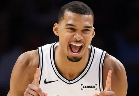 文班就这么肯定自己能拿到MVP吗我看他的采访，一开始我看错了，以为是MVP竞